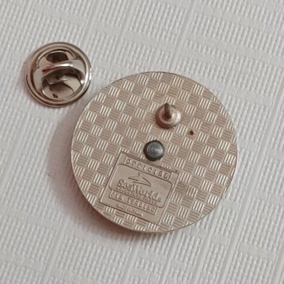 RETRO Sea World Dolphon Pin Traders Pin Spinning Dolphins - Picture 2 of 3